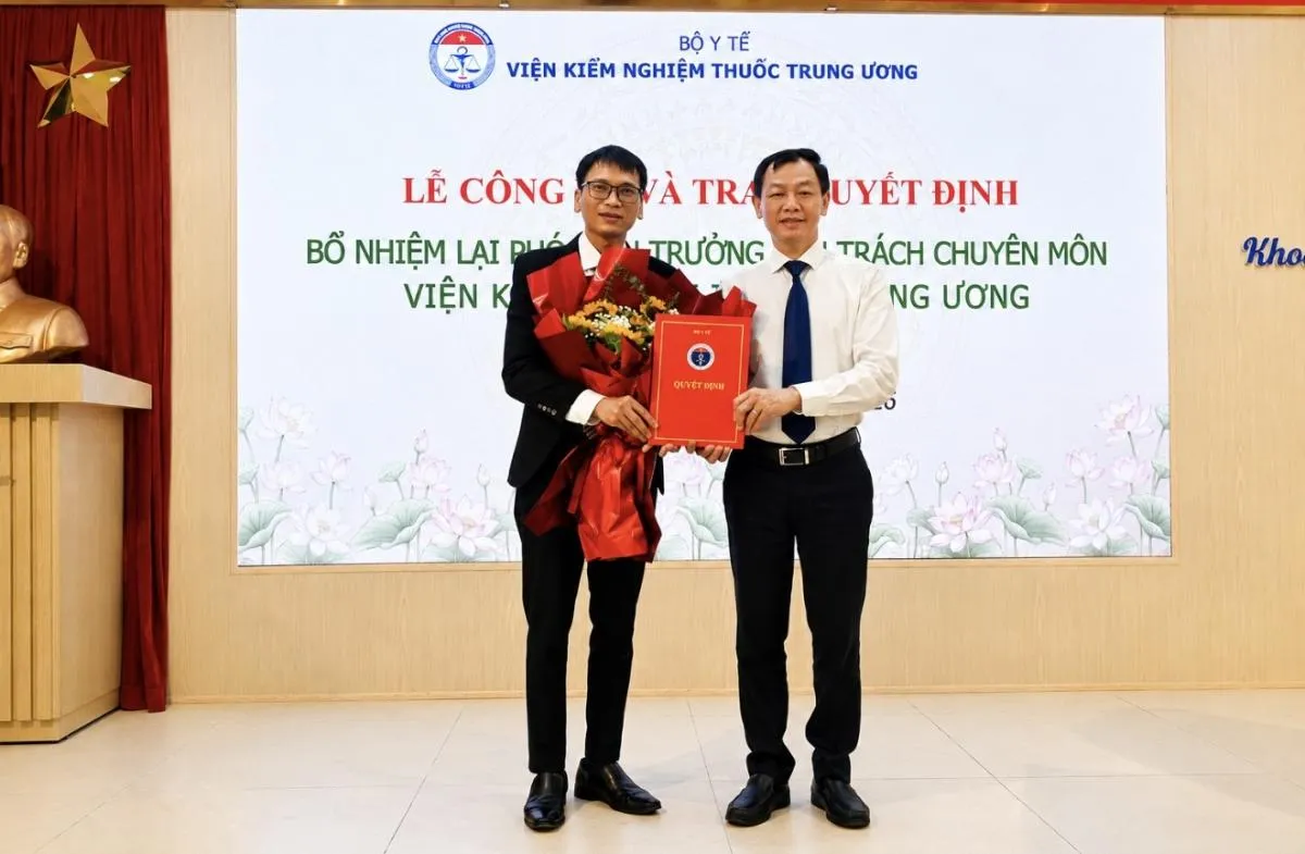 Lễ công bố và trao Quyết định bổ nhiệm lại chức danh Phó Viện trưởng Viện Kiểm nghiệm thuốc Trung ương