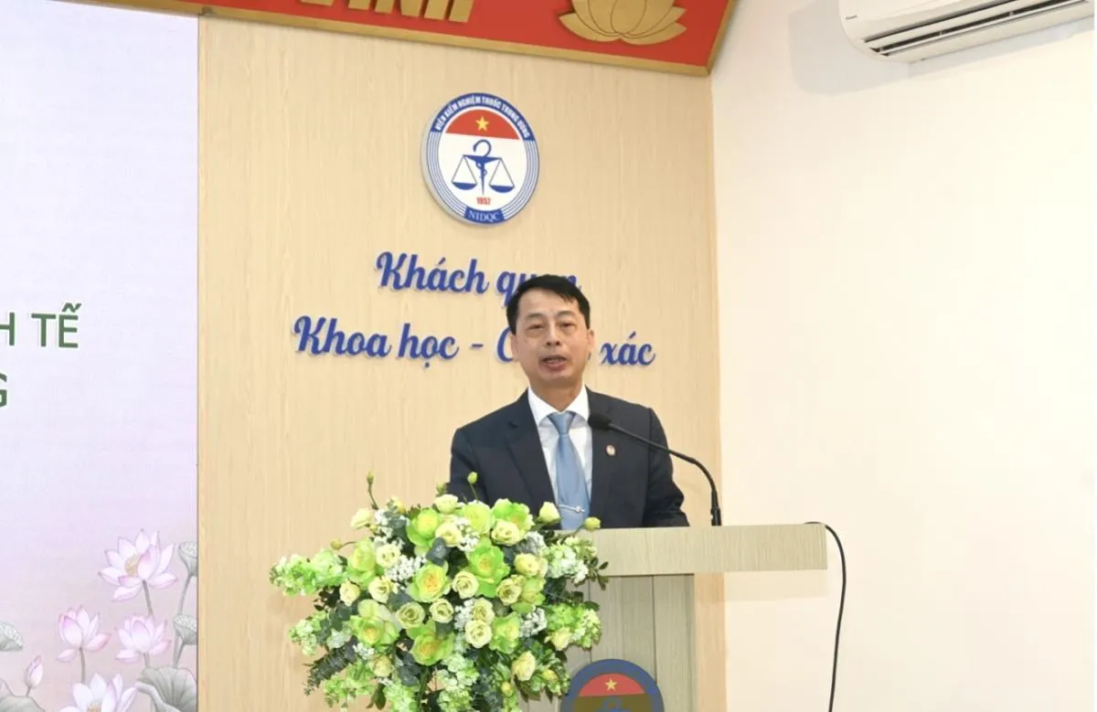 Lễ công bố và trao Quyết định bổ nhiệm lại chức danh Phó Viện trưởng Viện Kiểm nghiệm thuốc Trung ương