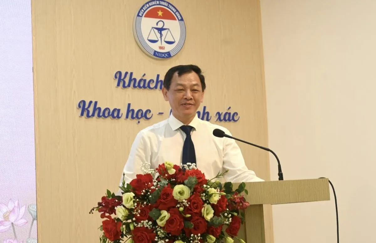 Lễ công bố và trao Quyết định bổ nhiệm lại chức danh Phó Viện trưởng Viện Kiểm nghiệm thuốc Trung ương